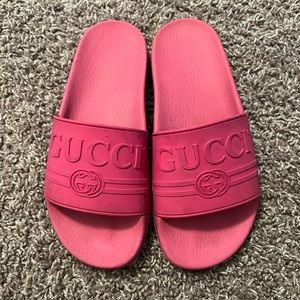Gucci Pursuit Logo Pink Fuchsia Rubber Slides